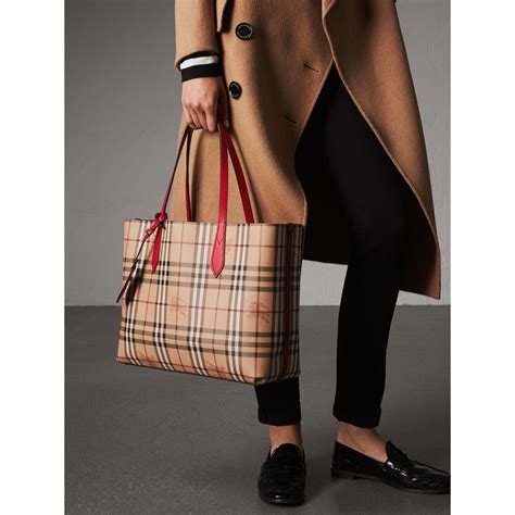 BURBERRY Haymarket Check Medium Reversible Tote Poppy 